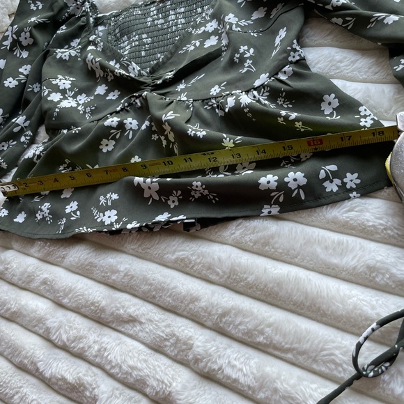 GREEN FLORAL BLOUSE - Picture 10 of 10